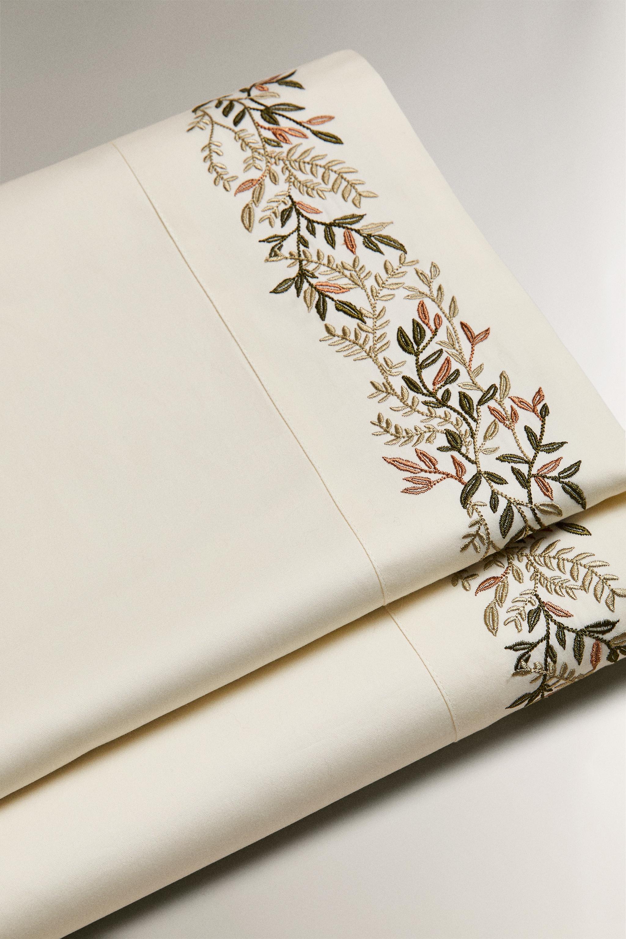 SATEEN FLAT SHEET WITH EMBROIDERED LEAVES